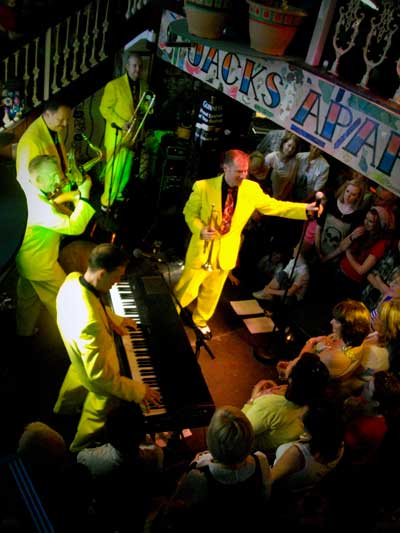 How to do 9 gigs in 6&nbsp;days